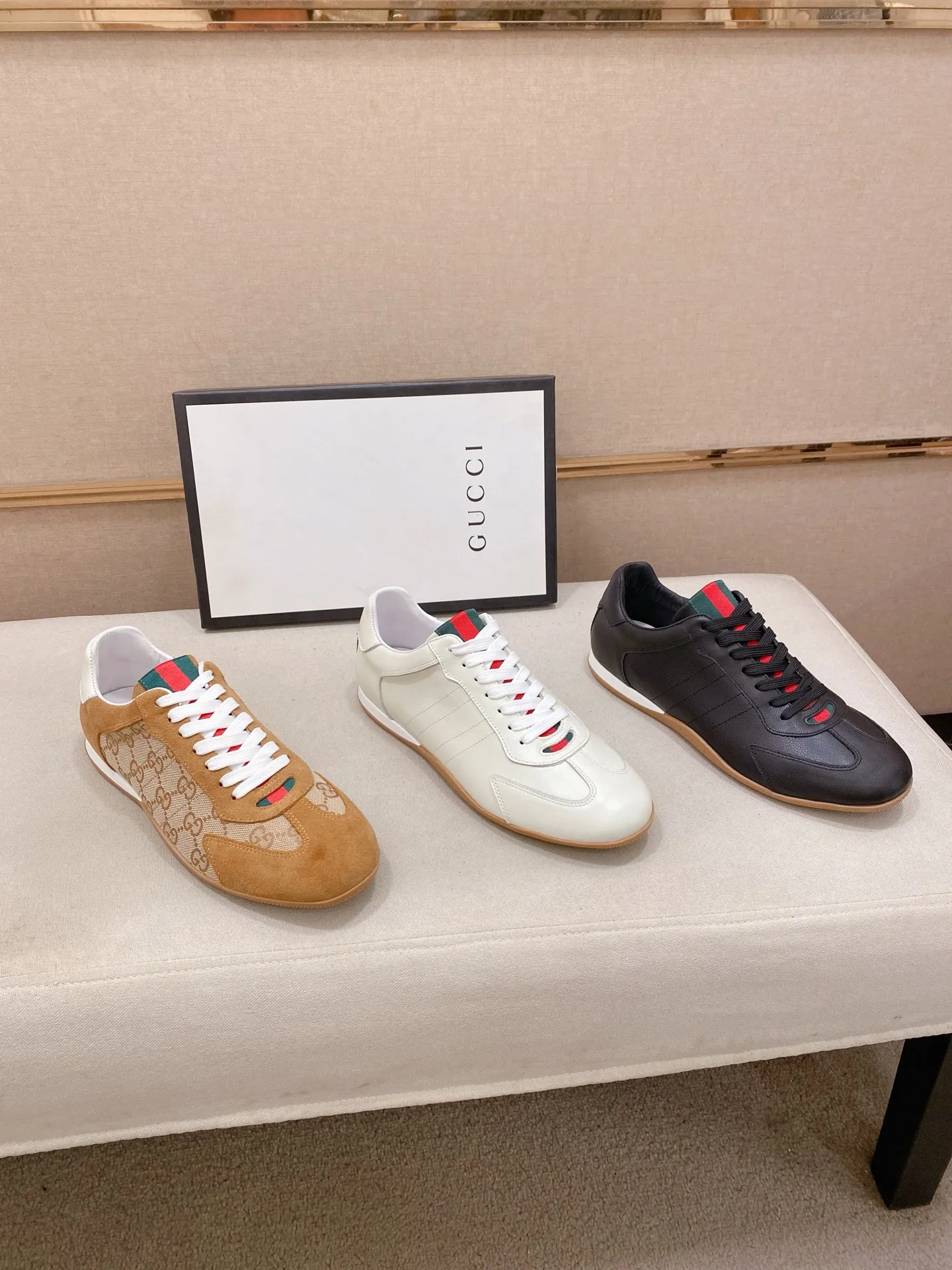 Men's shoes 💰 462💰The new GUCCI (Gucci) counters are launched simultaneously. The new men's shoes, 😘fabrics are selected from imported cowhide, and the lining is sheepskin lining. 👍🏿 High-end ☄️ air-cushion molded anti-slip rubber outsole, exquisite lines, simple and elegant, comfortable and high-end for leisure travel. Code number: 38 to 44 (45 can be customized and cannot be returned or exchanged)